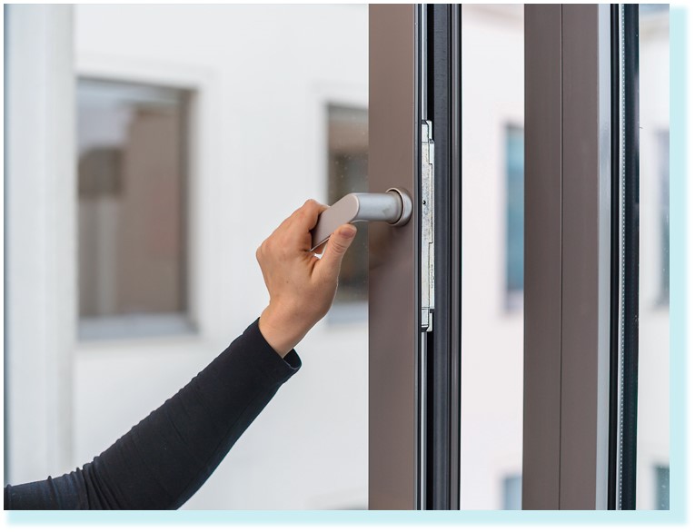 Ein Fenster wird geschlossen